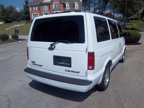 Chevrolet Astro 2003 photo 3