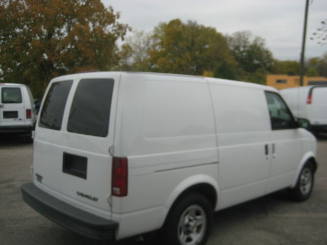 Chevrolet Astro 2003 photo 3