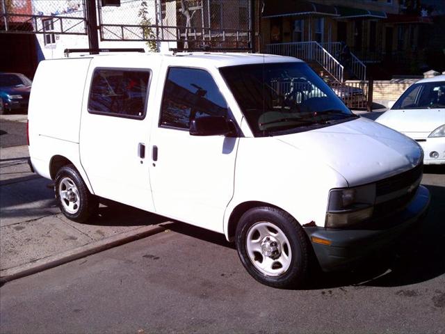 Chevrolet Astro 2003 photo 2