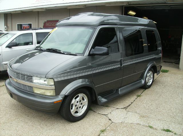 Chevrolet Astro 2004 photo 2