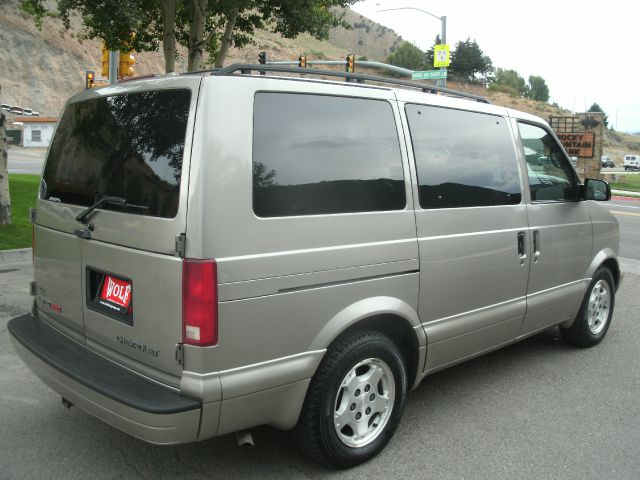 Chevrolet Astro 2004 photo 2