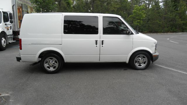 Chevrolet Astro 2004 photo 2