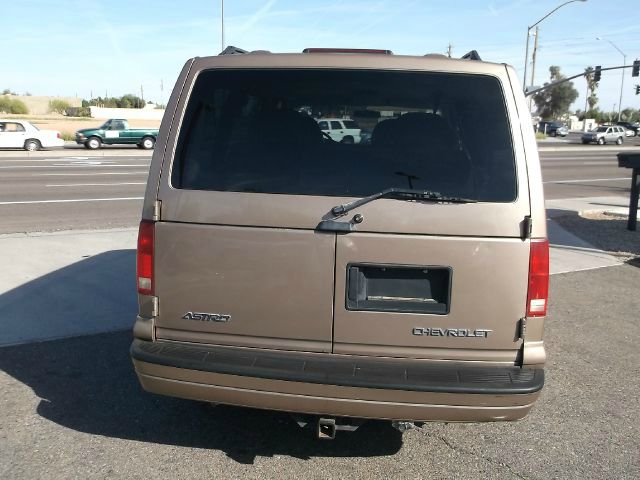 Chevrolet Astro 2004 photo 2