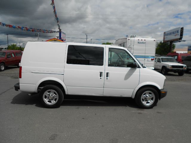 Chevrolet Astro 2004 photo 2