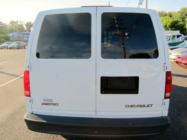 Chevrolet Astro 2004 photo 3