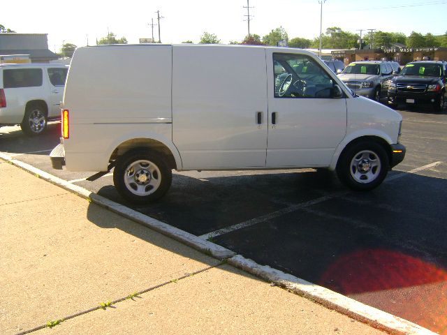 Chevrolet Astro 2005 photo 2