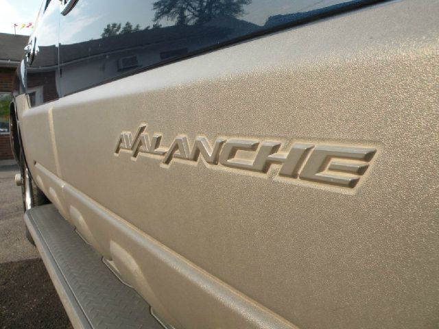 Chevrolet Avalanche 2002 photo 13