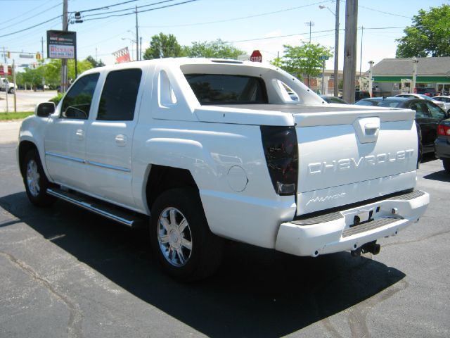 Chevrolet Avalanche 2002 photo 2