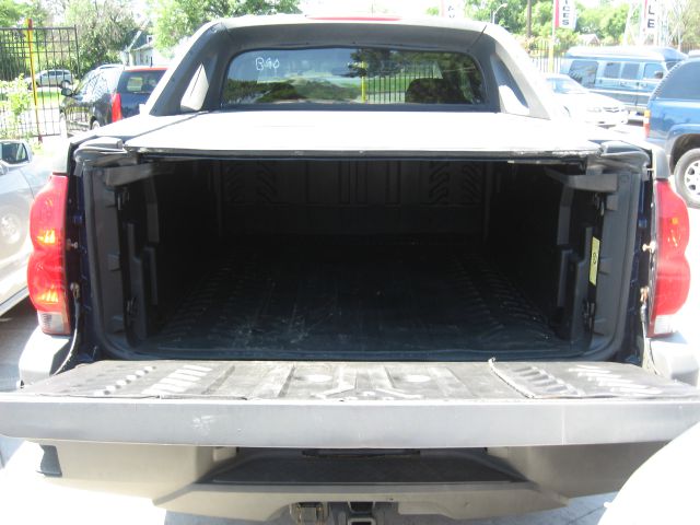 Chevrolet Avalanche 2002 photo 3