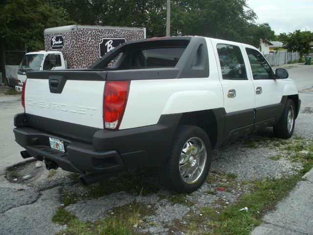 Chevrolet Avalanche 2002 photo 3