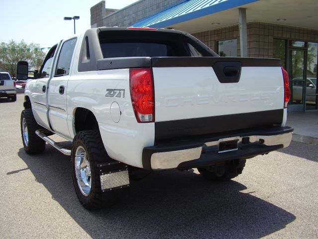 Chevrolet Avalanche 2003 photo 2