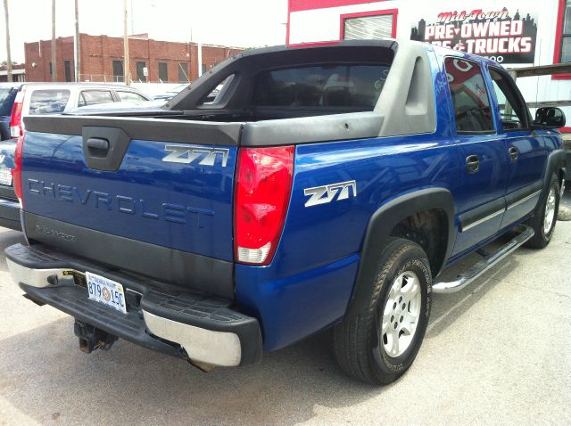 Chevrolet Avalanche 2003 photo 2