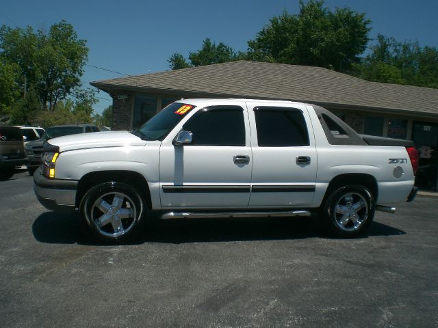 Chevrolet Avalanche 2003 photo 16