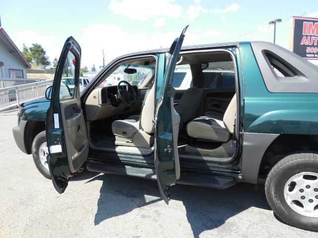 Chevrolet Avalanche C350 4dr Sdn 3.5L Sport RWD Sedan Pickup Truck