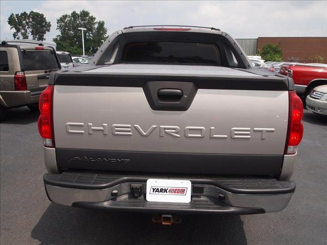 Chevrolet Avalanche 2004 photo 2