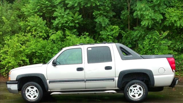 Chevrolet Avalanche C350 4dr Sdn 3.5L Sport RWD Sedan Pickup Truck