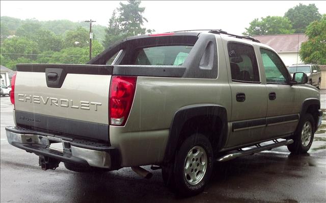 Chevrolet Avalanche 2004 photo 2