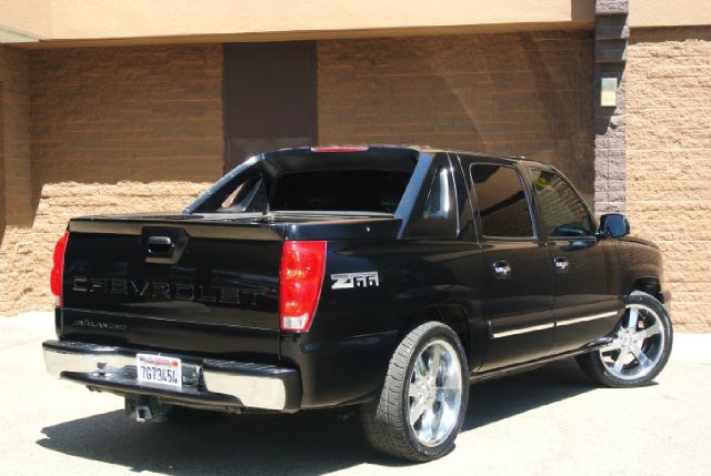 Chevrolet Avalanche 2004 photo 3