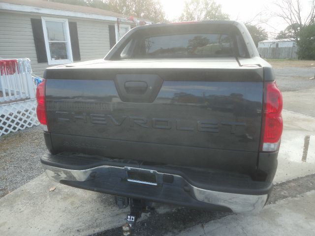 Chevrolet Avalanche 2004 photo 2