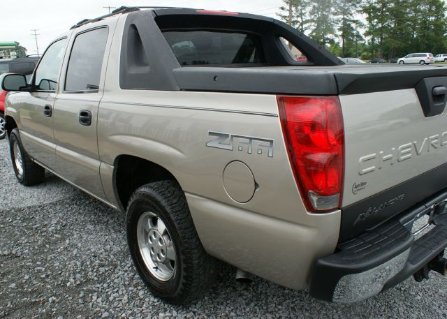 Chevrolet Avalanche 2004 photo 16