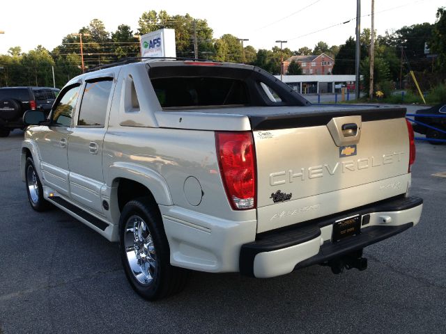 Chevrolet Avalanche 2005 photo 2