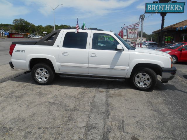 Chevrolet Avalanche C350 4dr Sdn 3.5L Sport RWD Sedan Pickup Truck