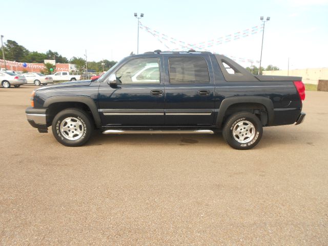 Chevrolet Avalanche C350 4dr Sdn 3.5L Sport RWD Sedan Pickup Truck