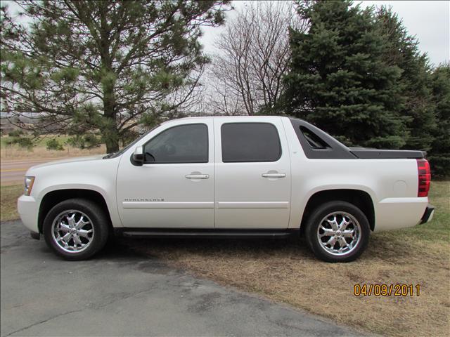 Chevrolet Avalanche SL1 Crew Cab Pickup