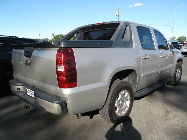 Chevrolet Avalanche 3.2 Pickup Truck