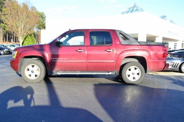 Chevrolet Avalanche 2008 photo 2