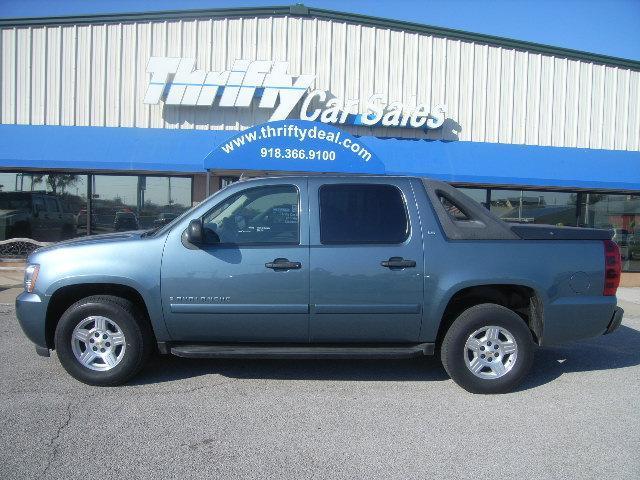 Chevrolet Avalanche Lariat Super Duty Pickup