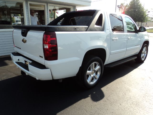 Chevrolet Avalanche 2008 photo 2