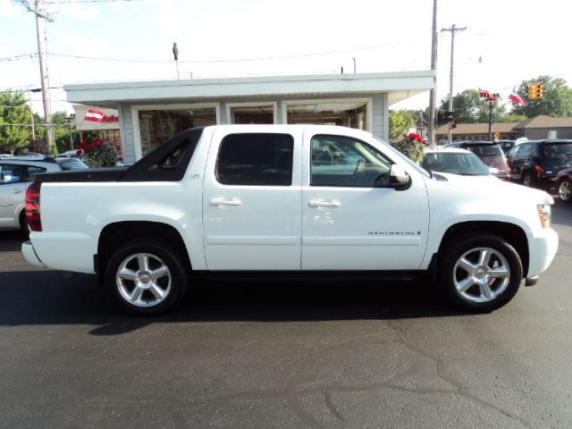 Chevrolet Avalanche 2008 photo 3