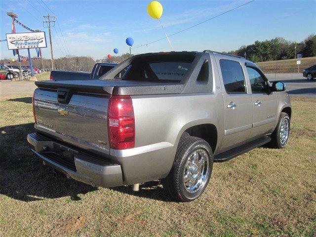 Chevrolet Avalanche 2008 photo 3