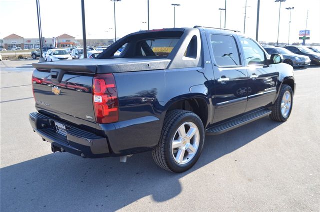 Chevrolet Avalanche 2008 photo 2