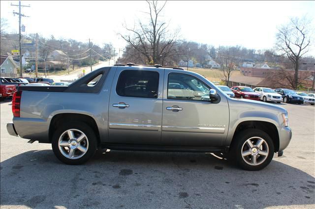 Chevrolet Avalanche Slt-2 4X4 Pickup Truck