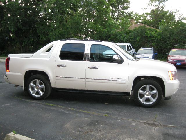 Chevrolet Avalanche 2010 photo 3