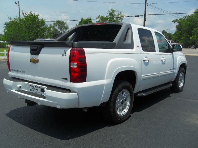 Chevrolet Avalanche 2010 photo 1