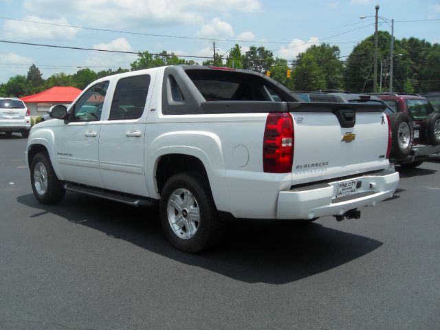 Chevrolet Avalanche 2010 photo 2