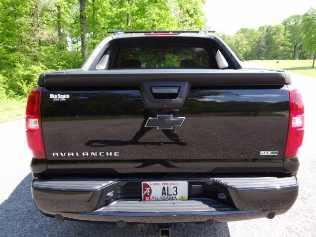 Chevrolet Avalanche 2010 photo 3