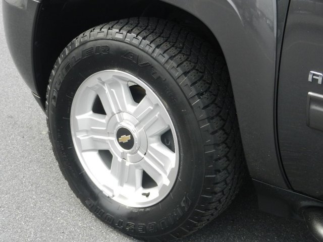 Chevrolet Avalanche 2011 photo 2