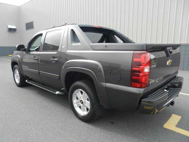 Chevrolet Avalanche 2011 photo 3