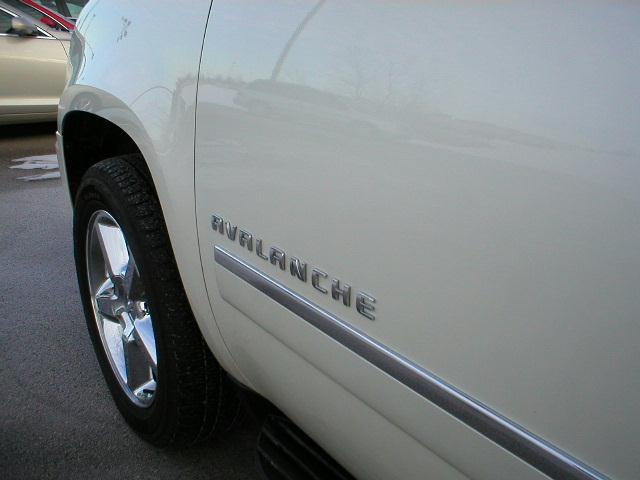 Chevrolet Avalanche 2011 photo 4