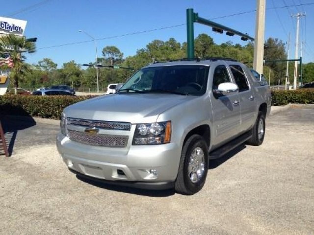 Chevrolet Avalanche 2011 photo 3