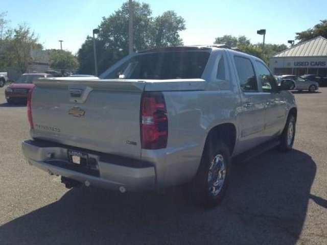 Chevrolet Avalanche 2011 photo 5