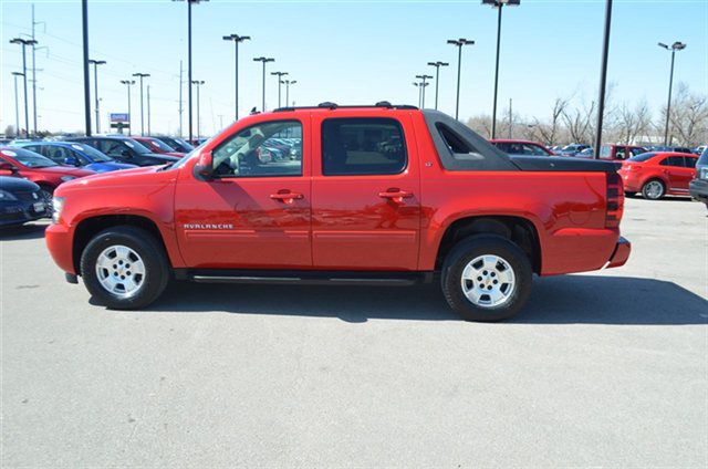 Chevrolet Avalanche 2011 photo 1