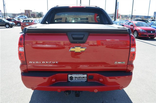 Chevrolet Avalanche 2011 photo 5