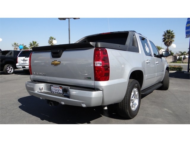 Chevrolet Avalanche 2011 photo 1