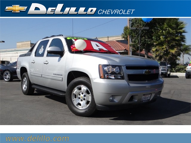 Chevrolet Avalanche 2011 photo 3