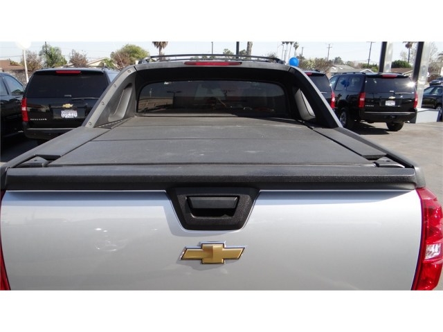 Chevrolet Avalanche 2011 photo 4